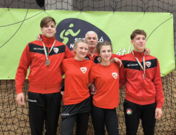 Lovas Marcell (balról), Kósik Vivien, Juhász Sándor edző, Oláh Jázmin és Czakó Regő Dunakeszin, a magyar bajnokságon.