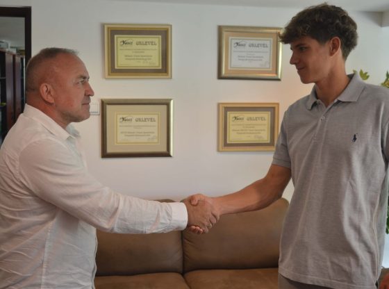 Illyés Miklós (balra) gratulált Herczeg Áronnak.