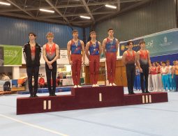 Dobogón a második helyezett (Bolha Áron és Murányi Bence) és harmadik helyezett csapat (Zsofcsák Botond és Győri András)