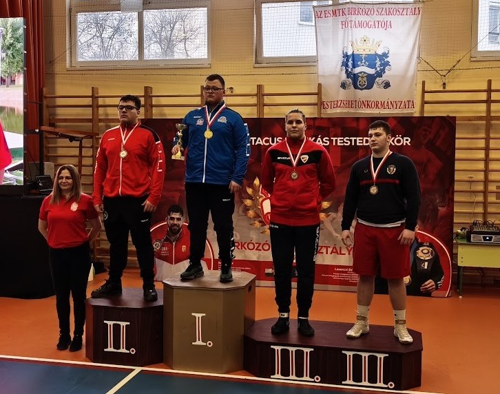 Lovas Marcell (jobbról a második) a dobogó harmadik fokán Budapesten