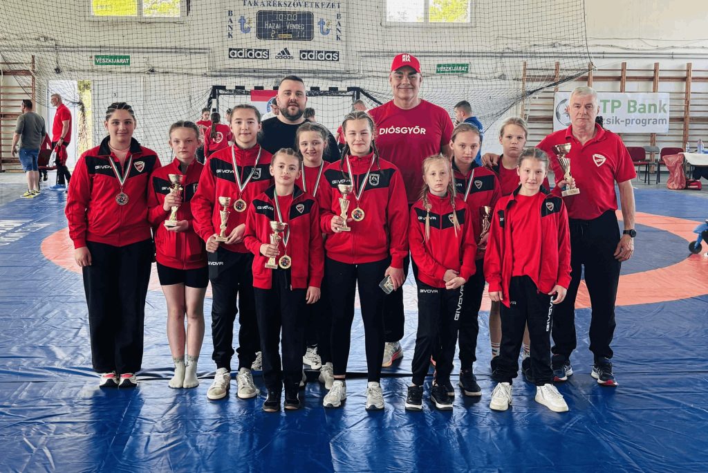 A DVTK-Miskolci Sportiskola csapata Szigetváron Bacsó Alex, Deák-Bárdos Mihály és Juhász Sándor edzőkkel
