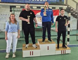 Bacsó Alex edző a csapatverseny dobogó második fokán