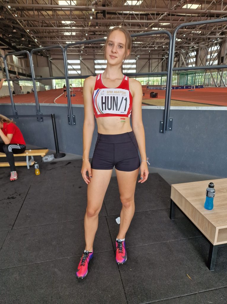 Nyíregyháza adott otthont a három ország (Magyarország, Csehország, Szlovákia) részvételével megrendezett atlétikai U18-as válogatott viadalnak. Enyedi Lili, a Miskolci Sportiskola versenyzője 200 méteres síkfutásban és a vágtaváltó kezdő versenyzőjeként állt rajthoz és mindkét versenyszámban jól teljesített.